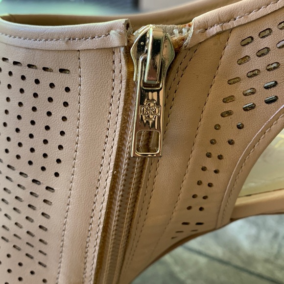 Ann Taylor 4” tan sandal heels size 8 - Picture 5 of 13